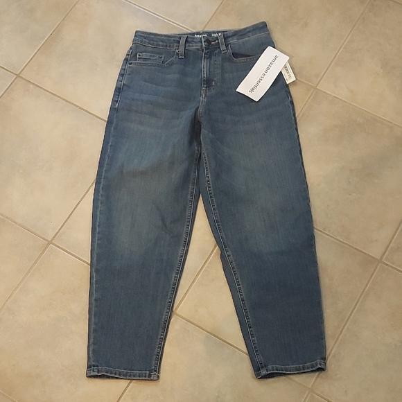 Amazon Essentials Women's Dark Blue Ankle Jeans - Picture 1 of 10